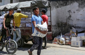 Israel corta la ayuda a Gaza después de que clanes palestinos aseguraran convoyes. Israel corta la ayuda a Gaza después de que clanes palestinos aseguraran convoyes.