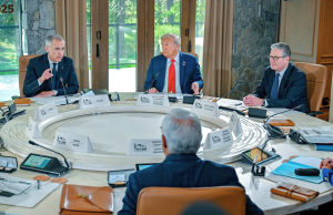 Trump abandonará anticipadamente la cumbre del G7 para abordar el conflicto entre Israel e Irán Trump to Leave G7 Summit Early to Address Israel-Iran Tensions Donald Trump has decided to leave the G7 Summit early to focus on the rising tensions between Israel and Iran. This move has caught attention at the important meeting, where leaders from the world’s largest economies discuss key global issues. The Israel-Iran Conflict: Growing Tensions The conflict between Israel and Iran has lasted for years, with both countries fighting for power in the region. Recently, military clashes and diplomatic tensions have increased, threatening the stability of the Middle East. World leaders worry that things could get worse and harm global security. Trump’s decision to leave the summit shows how serious he thinks the crisis is. Known for his "America First" approach, Trump focuses on issues that directly affect U.S. interests. The Israel-Iran conflict, which impacts regional stability and global oil markets, fits his quick-action foreign policy. The G7 Summit: A Surprising Move The G7 Summit brings leaders from Canada, France, Germany, Italy, Japan, the UK, and the U.S. together to discuss major global issues like climate change, trade, and security. However, with tensions rising in the Middle East, Trump’s early exit shows how urgent he thinks the Israel-Iran conflict is. While other leaders will continue to discuss global recovery and other topics, Trump’s absence could change the direction of the summit. His focus on the Middle East raises questions about U.S. foreign policy and its future. Trump’s Middle East Focus During his presidency, Trump paid special attention to the Middle East, particularly Iran. His "maximum pressure" campaign aimed to limit Iran’s nuclear power and influence. The U.S. left the Iran nuclear deal in 2018 and imposed heavy sanctions, which worsened relations between the two countries. By leaving the summit early, Trump is showing his commitment to U.S. interests in the region. His decision also signals continued support for Israel, a key U.S. ally, in the face of Iran’s growing threat. Global Reactions and Impact Trump’s early departure will affect not just the G7 Summit but also international relations. The summit is a key place for world leaders to work together. His exit might signal a shift in how the U.S. engages with global forums in times of crisis. As tensions rise in the Middle East, other G7 leaders will need to handle the Israel-Iran situation without Trump. A united global response will be important to prevent further escalation and keep stability. Conclusion Trump’s decision to leave the G7 Summit early shows how serious the Israel-Iran conflict is. His foreign policy, especially in the Middle East, is known for quick and bold action. As the world watches, the outcome of this conflict could affect both regional and global peace.