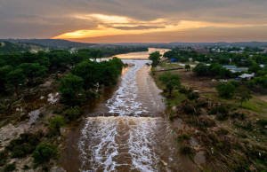 Apoyo a la salud mental en Texas tras las devastadoras inundaciones: Cómo se está reconstruyendo la comunidad Apoyo a la salud mental en Texas tras las devastadoras inundaciones: Cómo se está reconstruyendo la comunidad