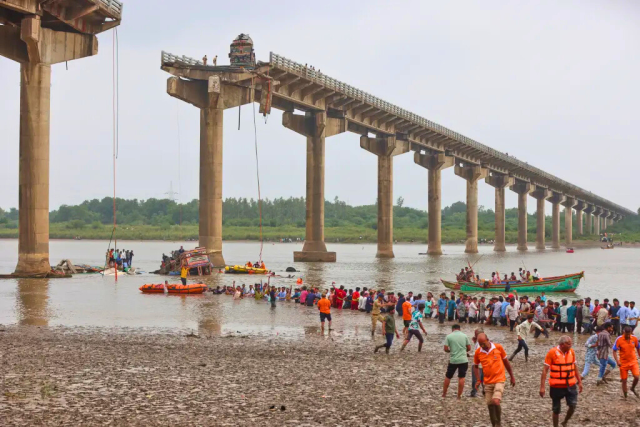 Colapso del Puente en Gujarat Mata a Nueve Personas Una Llamada Urgente a la Reforma de Infraestructura
