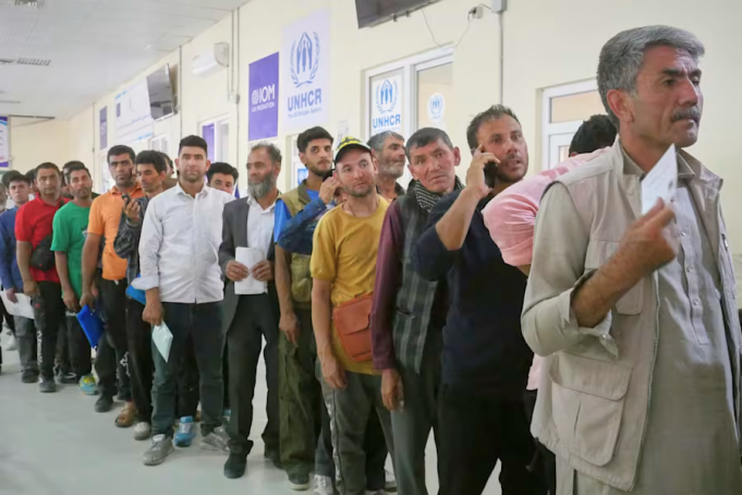 El Departamento de Seguridad Nacional elimina las protecciones para los ciudadanos afganos, lo que genera preocupación por los riesgos de deportación. El Departamento de Seguridad Nacional elimina las protecciones para los ciudadanos afganos, lo que genera preocupación por los riesgos de deportación.