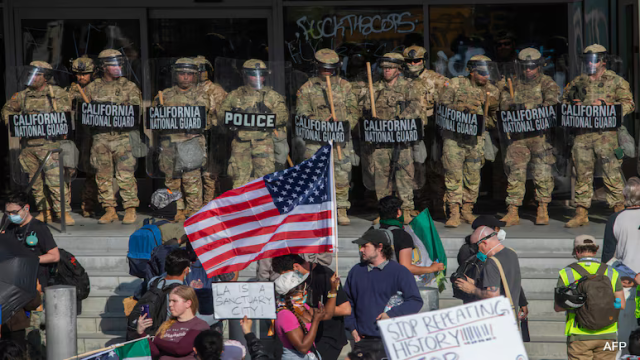 El Pentágono retira a 700 marines de Los Ángeles en medio de protestas por las redadas de ICE