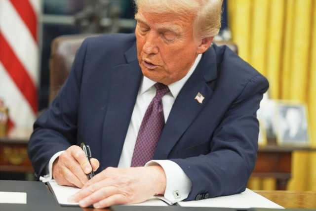 Juez de New Hampshire pausará la orden de ciudadanía por nacimiento de Trump