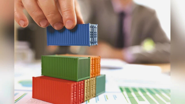 La UE retrasa los aranceles de represalia a productos estadounidenses y espera un acuerdo comercial para el 1 de agosto.
