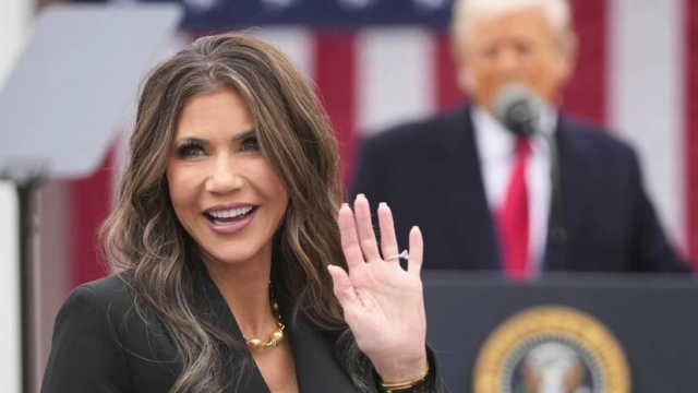 La administración Trump critica las políticas de santuario de Nueva York tras el arresto del segundo sospechoso del tiroteo de un agente de aduanas.