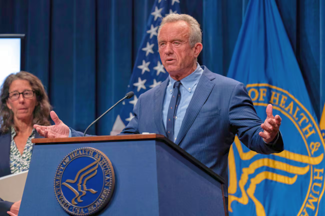 Médicos y organizaciones de salud pública demandan a RFK Jr. por cambio en la política de vacunas