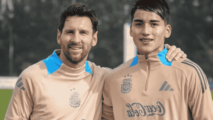 El fútbol argentino sigue demostrando ser una cantera inagotable de talentos. Esta vez, Ian Subiabre, una joven promesa, ha dado de qué hablar al compartir una foto con Lionel Messi.