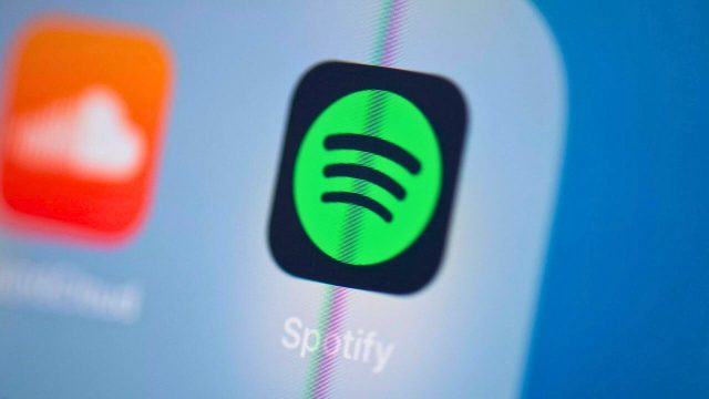 Spotify sigue innovando para mejorar la experiencia de sus usuarios. La plataforma de streaming ha anunciado una nueva función de mensajería que estará disponible tanto para usuarios gratuitos como premium.