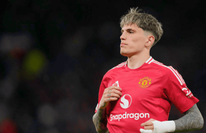 William Gallas Insta al Chelsea a Cerrar un Trato por Alejandro Garnacho con el Manchester United lo Antes Posible El exfutbolista y exdefensa del Chelsea, William Gallas, ha hecho un llamado urgente a su antiguo club para que intente fichar al joven talento del Manchester United, Alejandro Garnacho.