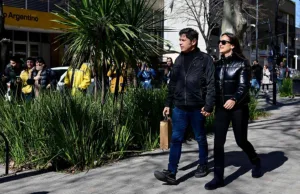 “Axel tiene una esposa en serio y mascotas vivas”