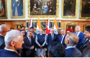 El acuerdo comercial India-Reino Unido: tanto política como economía El esperado acuerdo comercial entre India y el Reino Unido ha estado en negociaciones durante varios años, pero su importancia va más allá de los simples beneficios económicos.