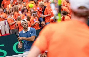 Francisco Cerúndolo y Tomás Etcheverry ganaron sus partidos para que Argentina lidere 2 -0 en Copa Davis