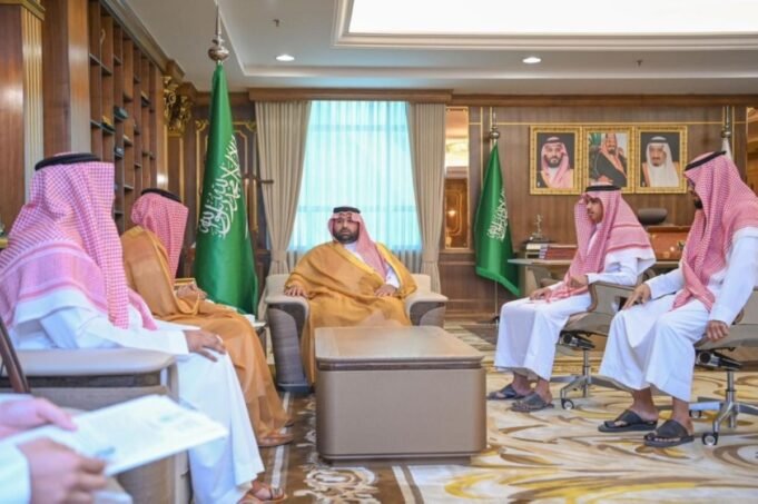 El-Emir-de-Jazan-recibe-a-un-ciudadano-por-abdicar.jpeg