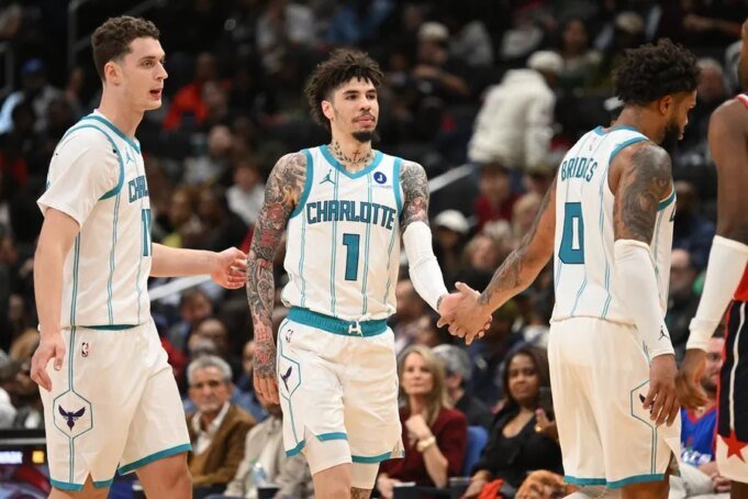 Los-Hornets-adoptan-una-mentalidad-renovada-en-la-batalla-opposite.jpg
