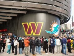 El Real Madrid también elimina el ‘Santiago’ del metro del Bernabéu