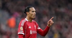 Virgil van Dijk señala con el dedo culpable mientras la miserable temporada del Liverpool alcanza un nuevo mínimo