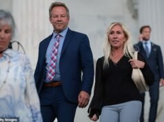 El novio de MTG lanza duras críticas por su impactante renuncia … mientras su hija opina