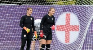 Hannah Hampton, lesionada, se perderá ‘algunas semanas’ y su regreso antes de 2026 está en duda