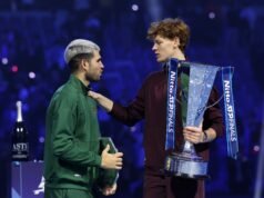 Por qué Jannik Sinner se disculpó por el momento de ‘suerte’ contra Carlos Alcaraz en las Finales ATP