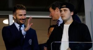 La brutal reacción de Brooklyn Beckham después de que su padre David finalmente fuera nombrado caballero