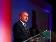 Archivos de Epstein: ¿Quién es Clay Higgins, el congresista estadounidense que votó no a la liberación?