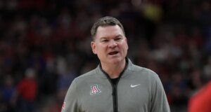 El No. 4 Arizona detiene la racha de 36 victorias consecutivas en casa del No. 3 UConn fuera de conferencia