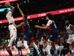 Mavericks detienen racha de derrotas con estrecha victoria sobre desventurados Wizards