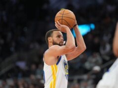 El tórrido tercer cuarto de Stephen Curry ayuda a los Warriors a superar a los Spurs