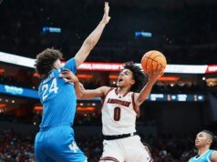 El No. 12 Louisville trae un ataque de alto vuelo al juego opposite Ohio