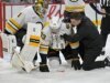 Bruins D Charlie McAvoy golpeado en la cara por un disco contra Canadiens, descartado