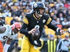 El mariscal de campo de los Steelers, Aaron Rodgers, se lesiona la muñeca izquierda en la victoria sobre los Bengals