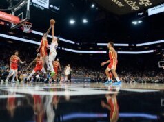 Los crecientes Hawks regresan para vencer a los Suns