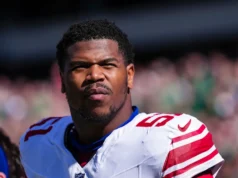 El novato de los Giants, Abdul Carter, niega los informes de que durmió durante un recorrido antes de ser enviado a la banca para el inicio del juego de los Packers.