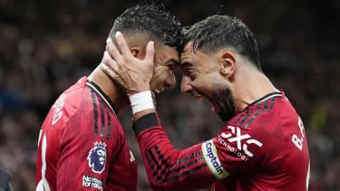 68cf2527cc890-pemain-manchester-united-bruno-fernandes-dan-casemiro_375_211.jpg