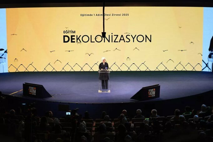 Esra-Albayrak-La-descolonizacion-en-la-educacion-comienza-con-la.jpg