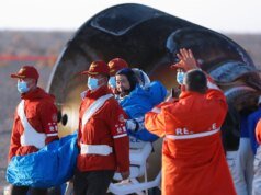 Una colisión con desechos espaciales deja a 3 astronautas chinos varados en órbita