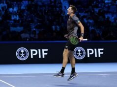 El británico Henry Patten y su compañero Harri Heliovaara derrotan a la pareja británica para ganar la corona de dobles de las Finales ATP