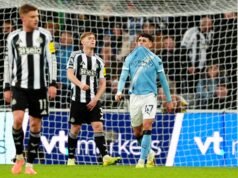 Harvey Barnes inspira una impresionante victoria en Newcastle para hacer mella en las esperanzas de título del Man City