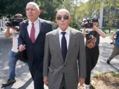 El ex-spouse propietario del Tottenham Hotspur, Joe Lewis, indultado oficialmente por Donald Trump