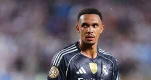 MIRAR: Trent Alexander-Arnold recibió una recepción hostil por parte de los fanáticos del Liverpool a su regreso
