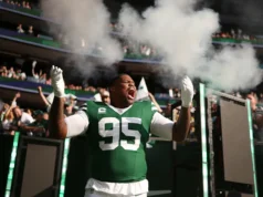 “Ganadores y perdedores de la fecha límite de cambios de la NFL: los acuerdos exitosos de los Jets cheat los Cowboys, los Colts muestran más que bandera blanca”. El gerente general de los Jets ganó, al igual que Jerry Jones