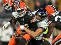 Shedeur Sanders hace su debut en la temporada regular con los Browns, lucha en la derrota ante los Ravens después de que Dillon Gabriel se fuera con una conmoción cerebral