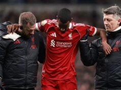 La estrella del Liverpool, Hugo Ekitike, envió instrucciones tras la lesión de Alexander Isak