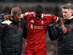 Arne Slot ofrece información actualizada sobre la sore de Alexander Isak después de que el delantero del Liverpool cojeara