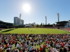 El icónico estadio de cricket Ashes se transformó con toboganes después de las pruebas entre Australia e Inglaterra