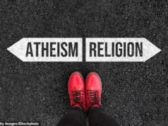 PETER HITCHENS: Cuando nos preguntamos cómo fue derrotada la religious beliefs cristiana en este país, descubriremos que sucedió en nuestras escuelas. Y este es el precio que todos pagaremos …