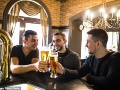 ¡Oye amigo! Por favor, deja de llamar a todo el mundo compañero: aunque incluso el Príncipe William está contento con usar el término, una encuesta encuentra que las personas mayores y las mujeres lo encuentran especialmente molesto.