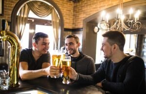 ¡Oye amigo! Por favor, deja de llamar a todo el mundo compañero: aunque incluso el Príncipe William está contento con usar el término, una encuesta encuentra que las personas mayores y las mujeres lo encuentran especialmente molesto.