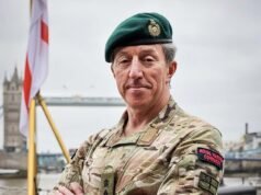 El jefe de la Marina ataca a Reeves por el dinero en efectivo para la defensa: First Sea Lord advierte que Rusia está gastando miles de millones para controlar el Atlántico Norte mientras el Tesoro priva a las fuerzas