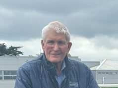 Un hombre de 86 años recibe una multa de £ 250 por tirar basura después de escupir una HOJA que se le metió en la boca